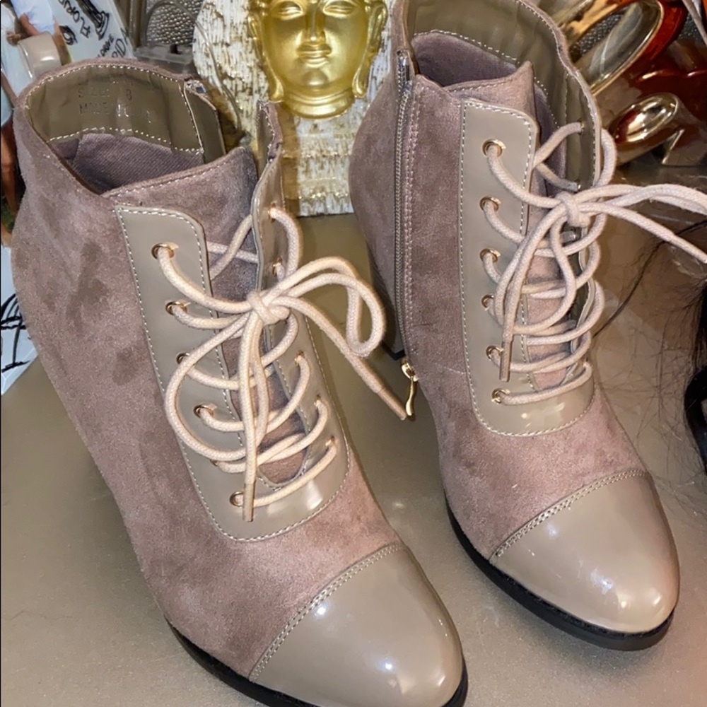 Tie up shoes patten leather toe